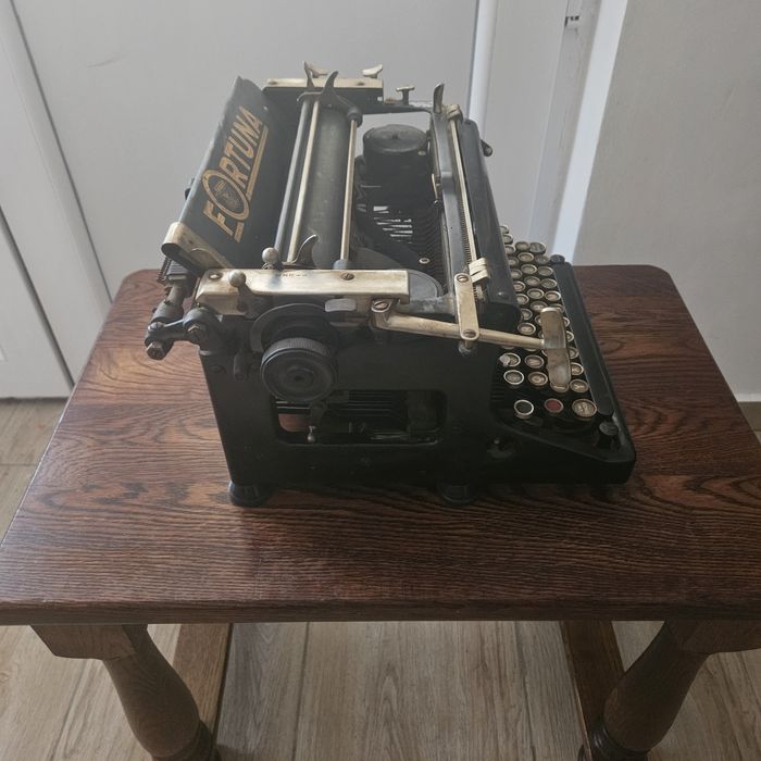 Masina de scris Fortuna antică