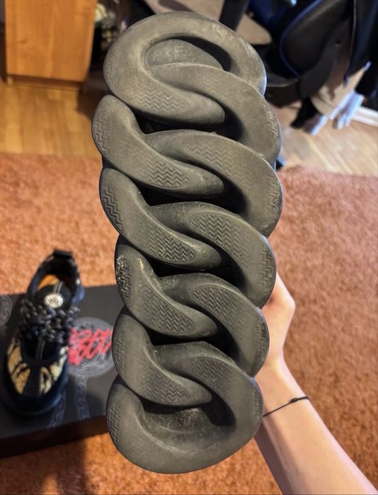 Versce chain reaction