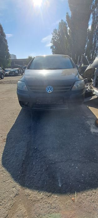 Dezmembrez Volkswagen Golf 5 Plus 2005