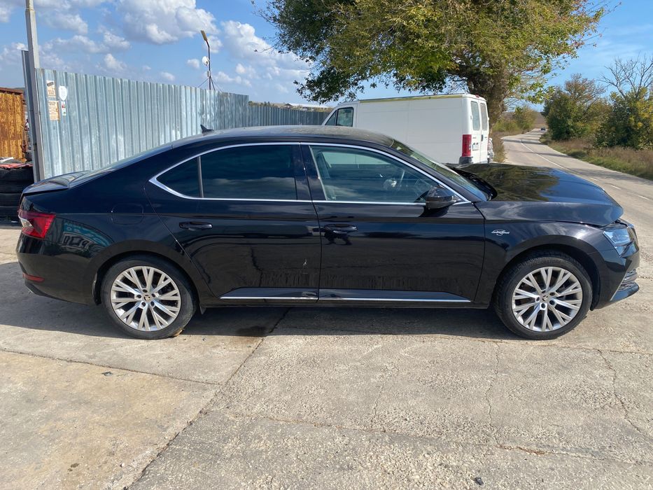 Skoda SuperB 2. 0 TDI DSG 4x4 200 кс. , двигател DTUA, 22000 км.2022 г