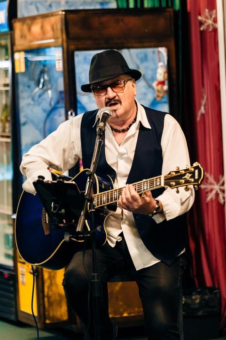 Гитарист певец на ваш праздник.