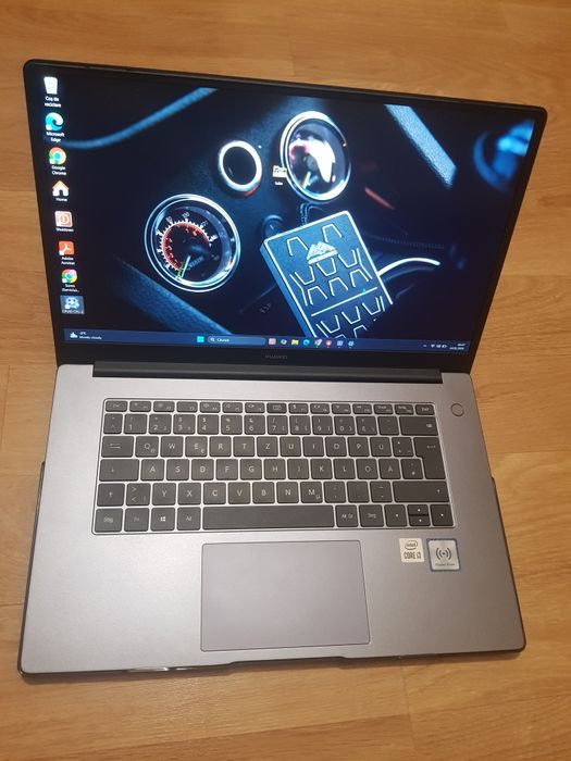 Laptopul Huawei MateBook D15