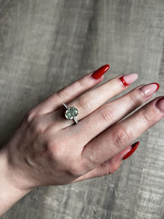 Inel cu piatra verde, taietura ice cut