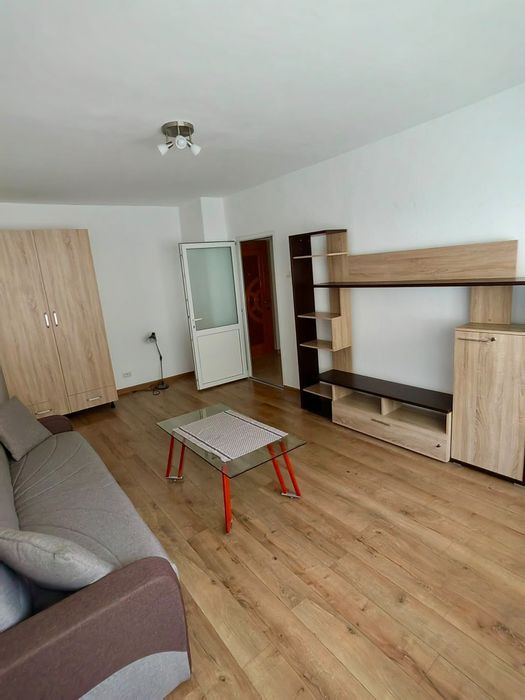 Inchiriez apartament decomandat 2 camere