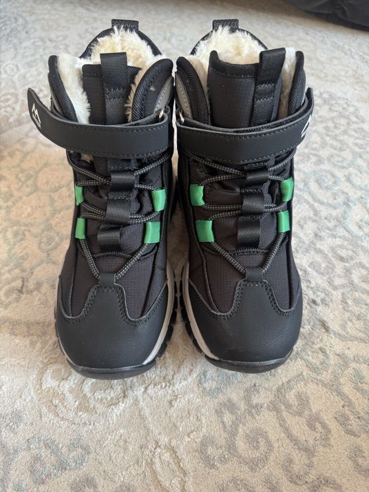 Продам зимние ботинки на мальчика
