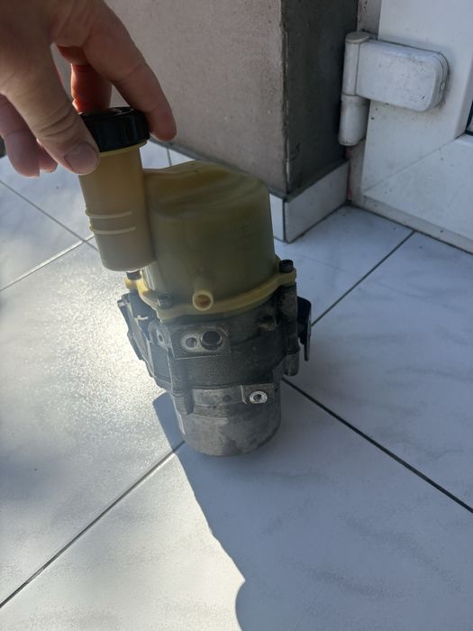 Vand pompa servo electrica logan 2