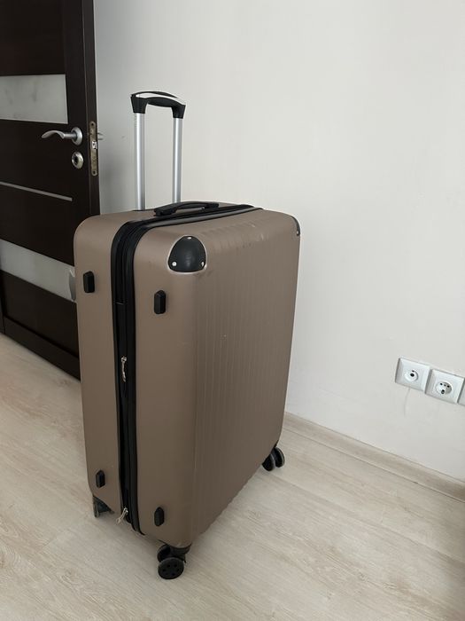 Чемодан, удобный большой