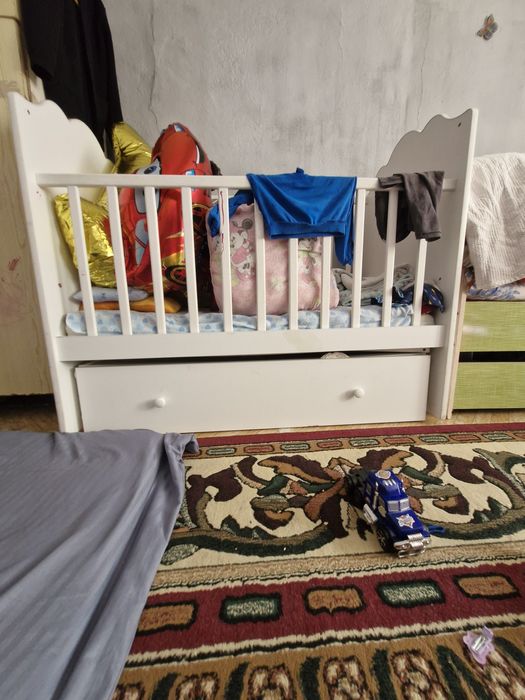 Манеж с маятником