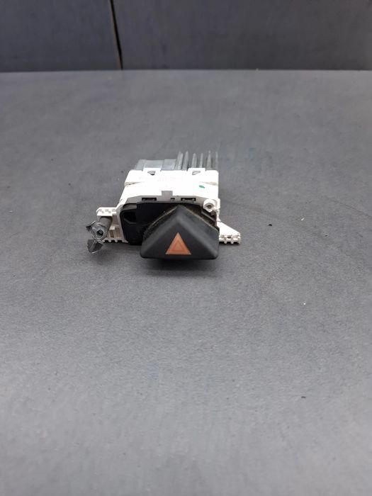 Buton avarie 98AG 13A350 AE DEFECT Ford Focus 2001 1.8 Tddi MT (90 hp)