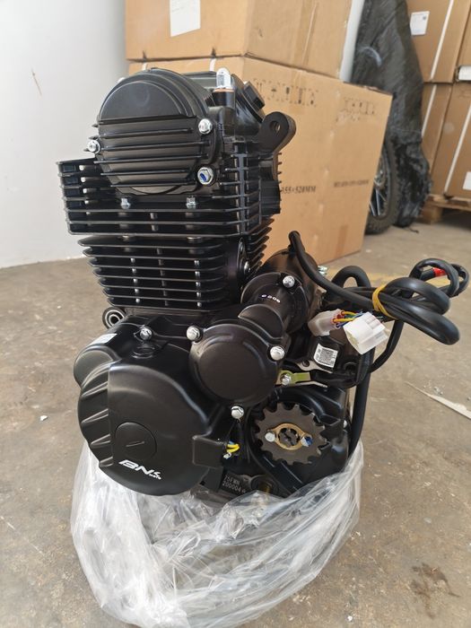Motor  pentru moto cross dirt bike 300cc in 4 timpi  cutie de viteza in 5 viteze