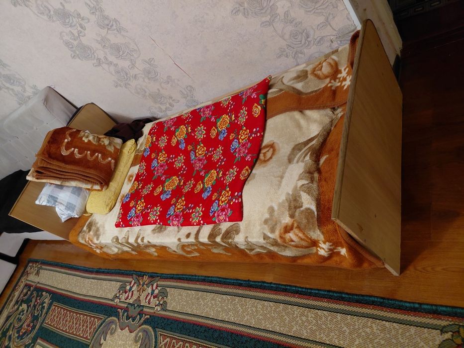 Кроват деревяныи