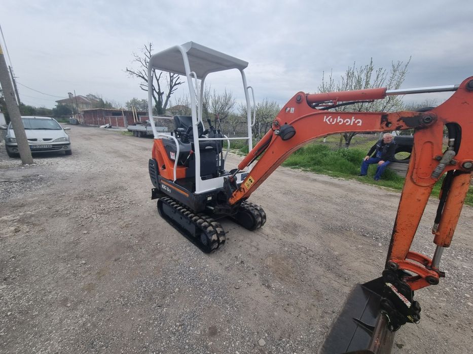 Багер Kubota KX36-3 и пътеки