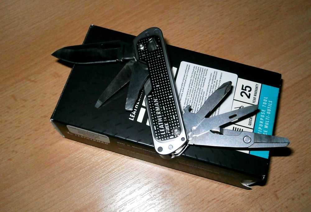 Multitool EDC Leatherman Free T4 in cutie