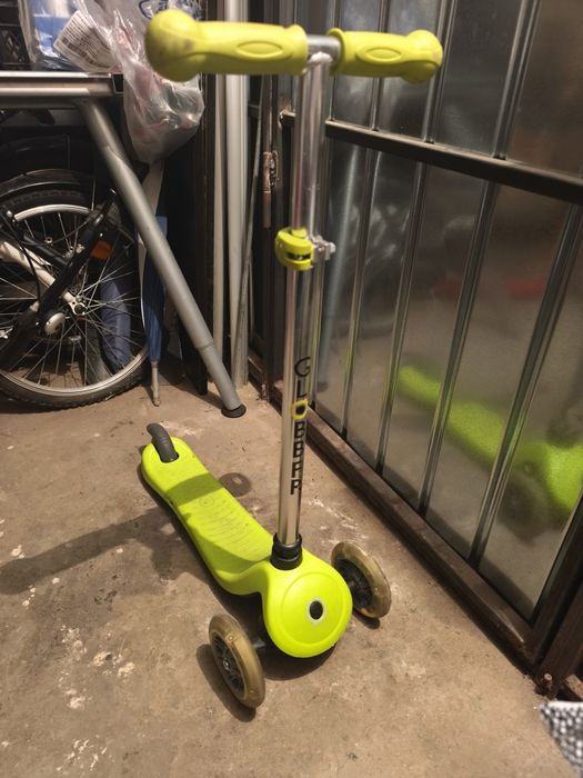 Vând trotineta 3 roti  GloBber