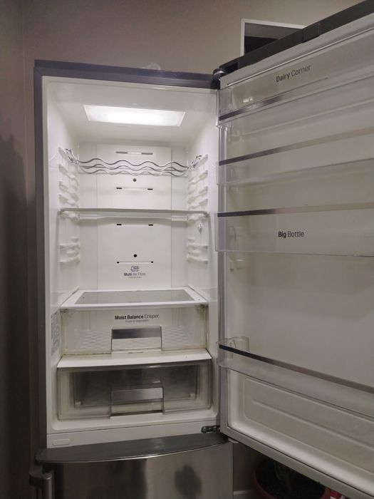 Продаётся Холодильник LG