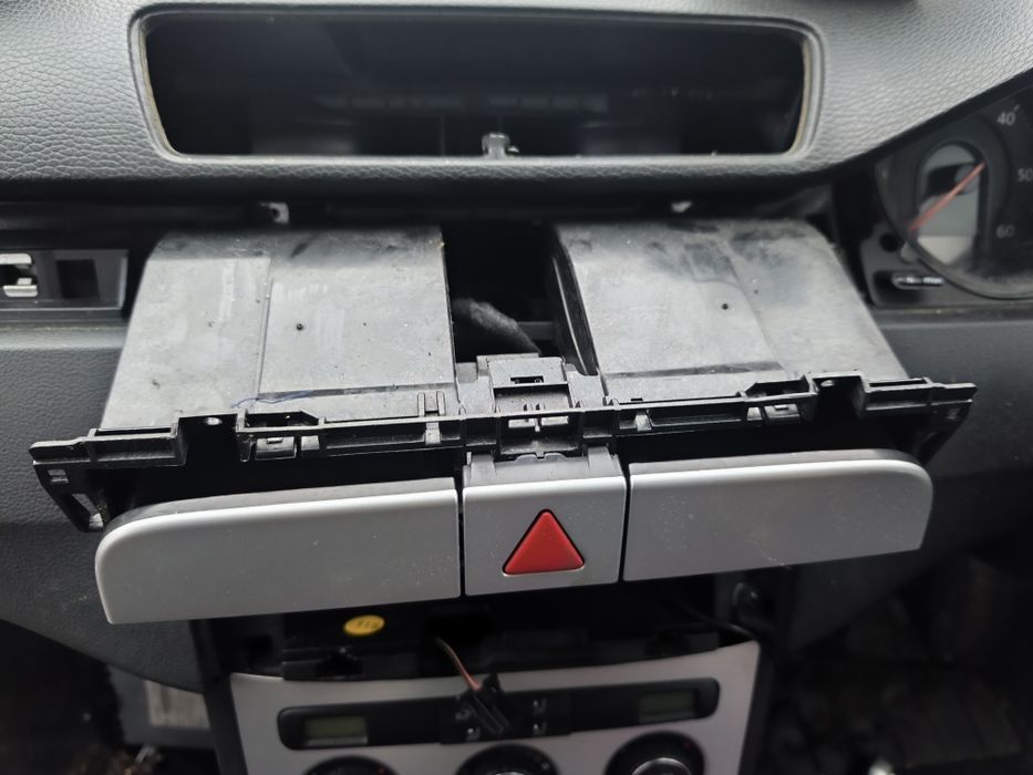 Sertărașe bord cu trimuri și buton avarii Volkswagen Passat B6