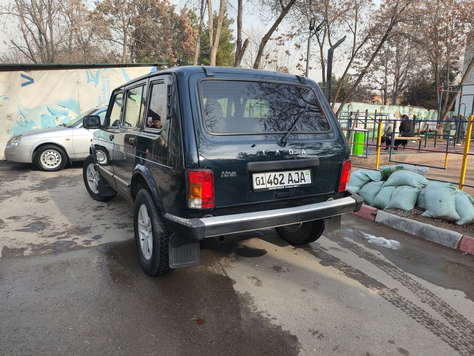 Нива легенда 4 дверная 2021 год