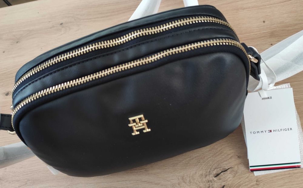 Нова чантичка Tommy Hilfiger
