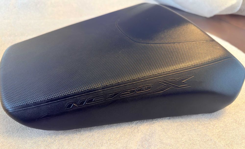 Vând kit sa originală, pilot și pasager pentru Honda NC750X model 2023