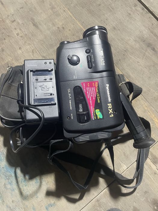 Продам видиокамеру panassonic