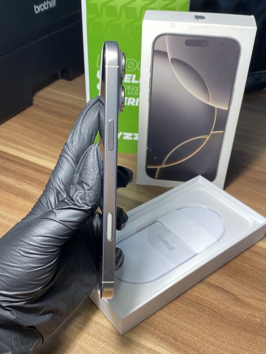 iPhone 16 Pro Max • 256 GB • Natural Titanium