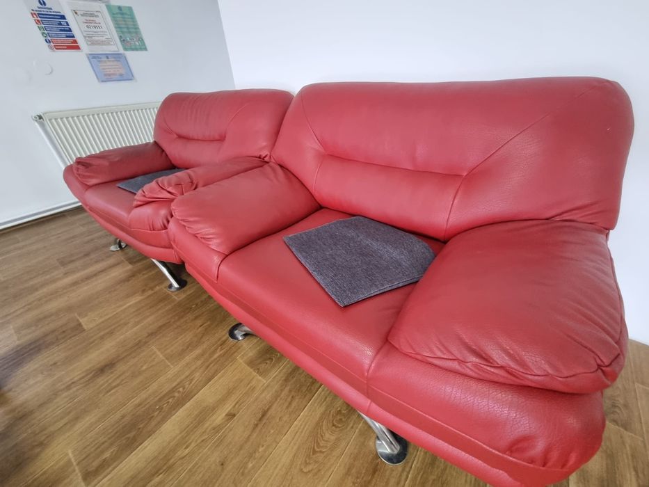 Vând fotolii și canapea piele ecologica  roșie