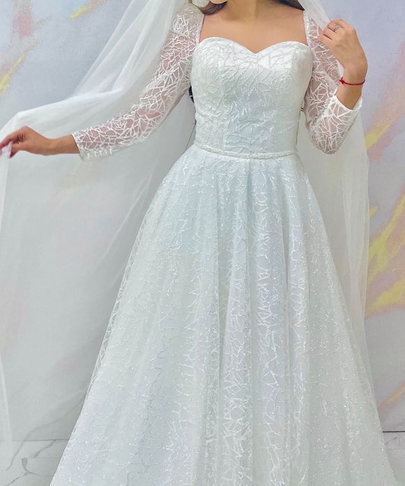 Платье  свадебное .