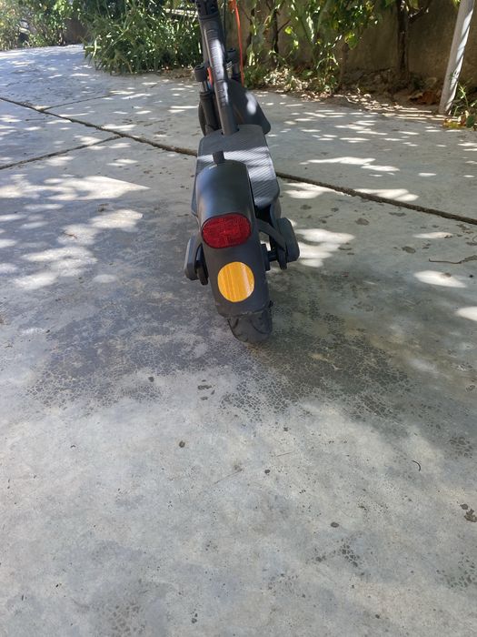 Vând trotineta xiaomi elite