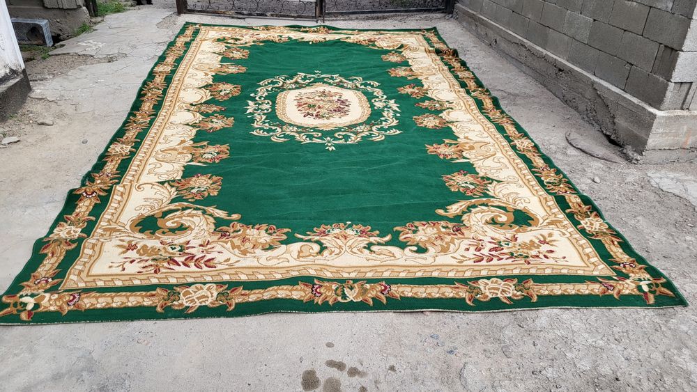 Продам ковёр в .