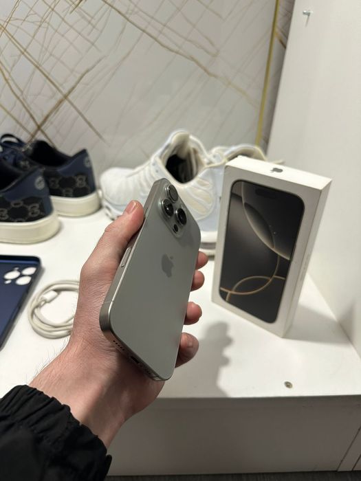 iPhone 16 pro 128 gb natural titan