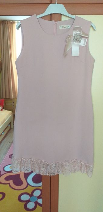 Елегантна дамска рокля цвят пепел от рози