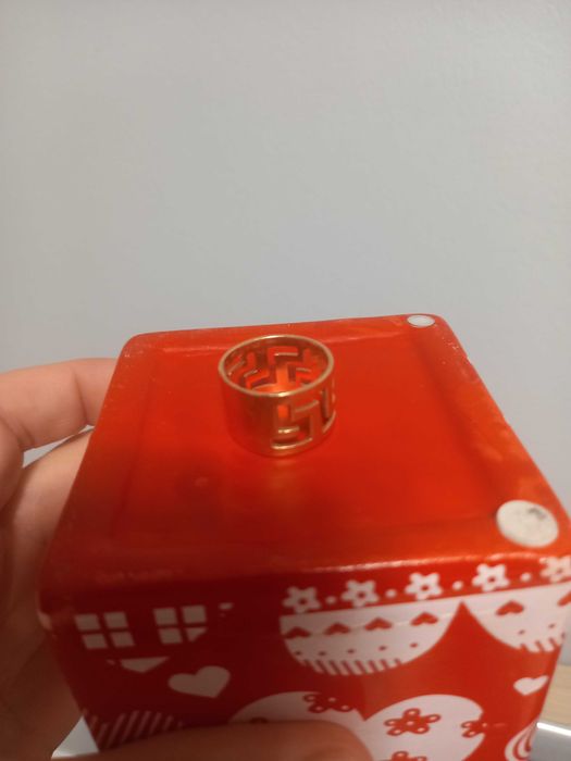 Ghiul de aur model versace