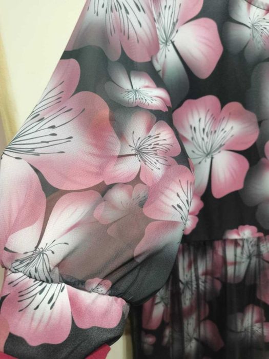 Vând rochie de damă nouă