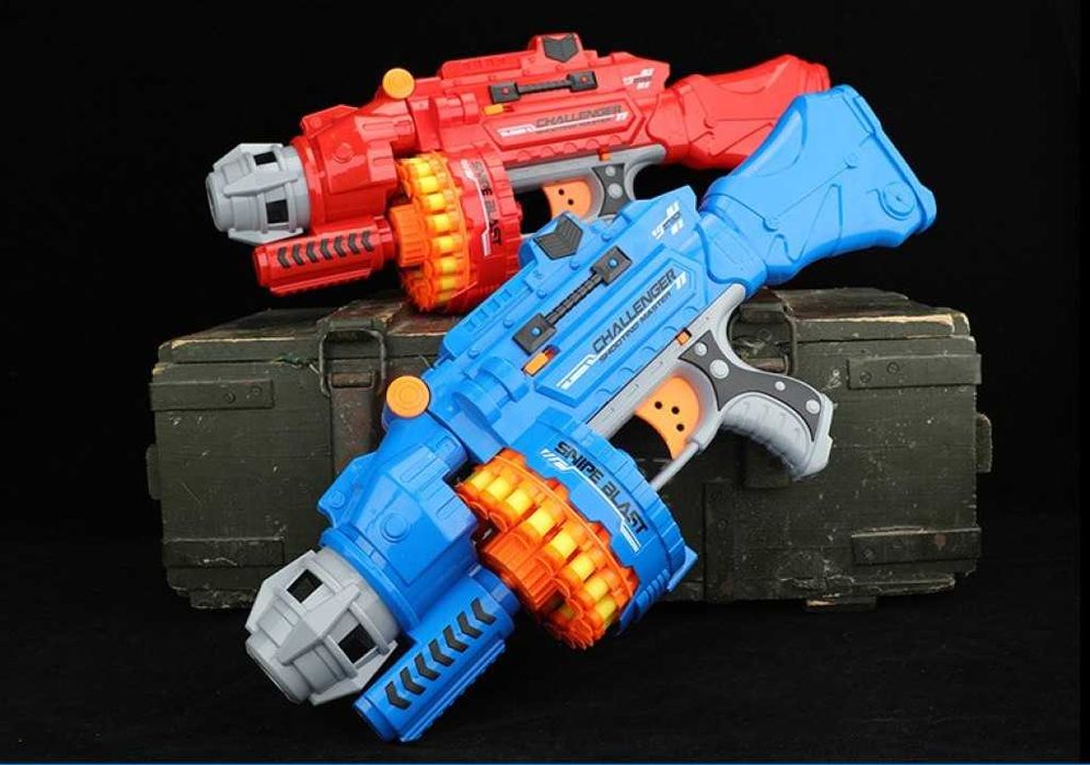 Голям детски ръчен пистолет с меки куршуми стрели/ 1 бр мишена /