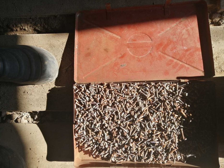 Продам саморезы разные