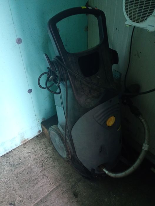 Професионална водоструйка KARCHER