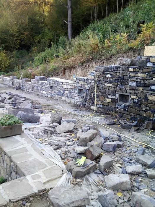 Каменни зидарии и басейни