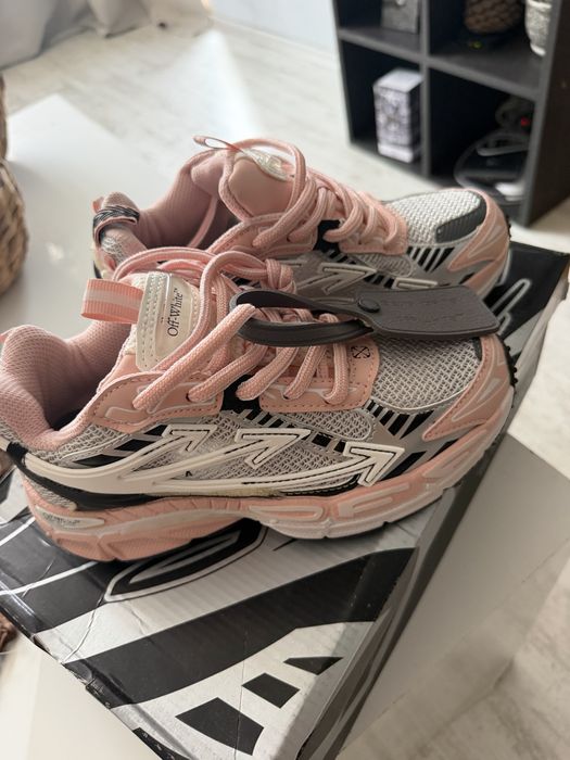 Off-white be right back