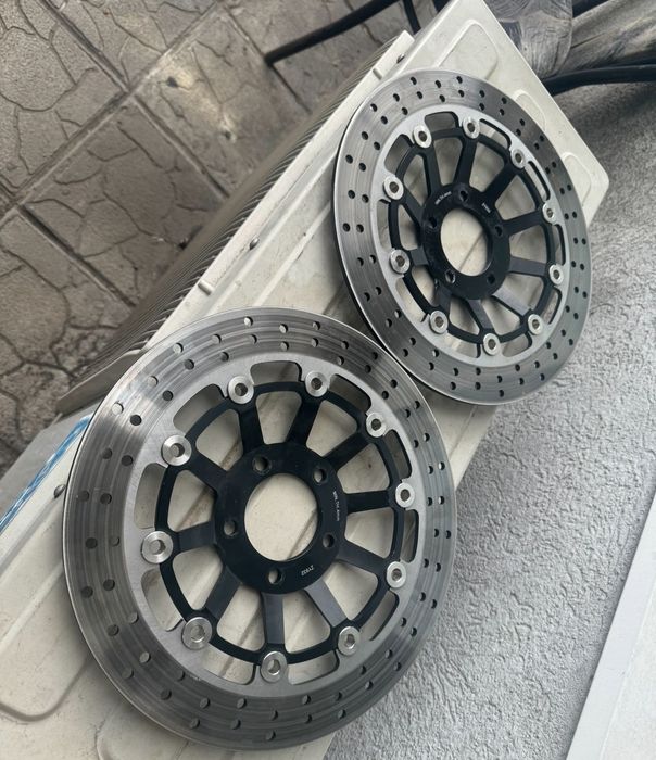 Чисто НОВИ предни спирачни дискове Suzuki 310mm