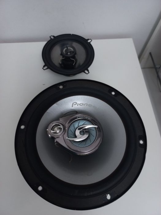 Vand boxe Pioneer și philips prețul negociabil