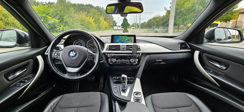 BMW Seria 3 Benzina, 136 CP, automata, navigatie mare
