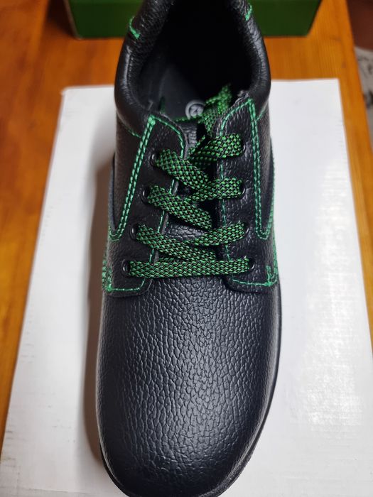 Ghete de munca unisex