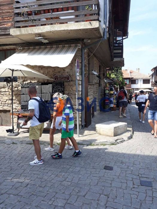 Половината от двуетажна къща в Стария град на Несебър,188 кв. м + двор