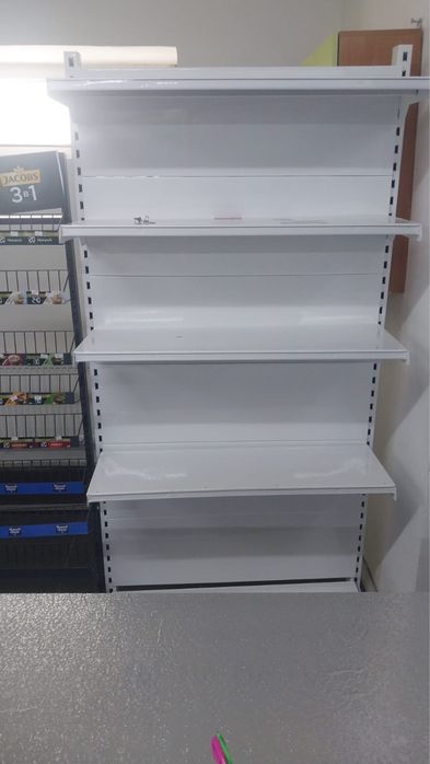 Стеллажи магазина