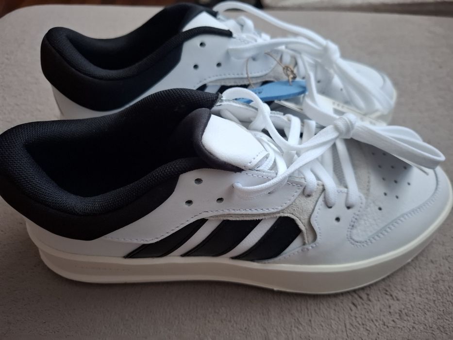 Нови кецове мъжки Adidas 42 номер .
Купени от Англия .