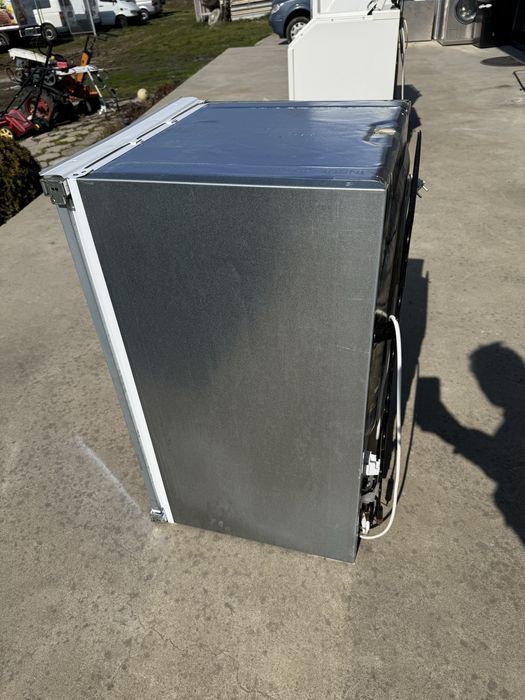 Малък хладилник за вграждане Bosch