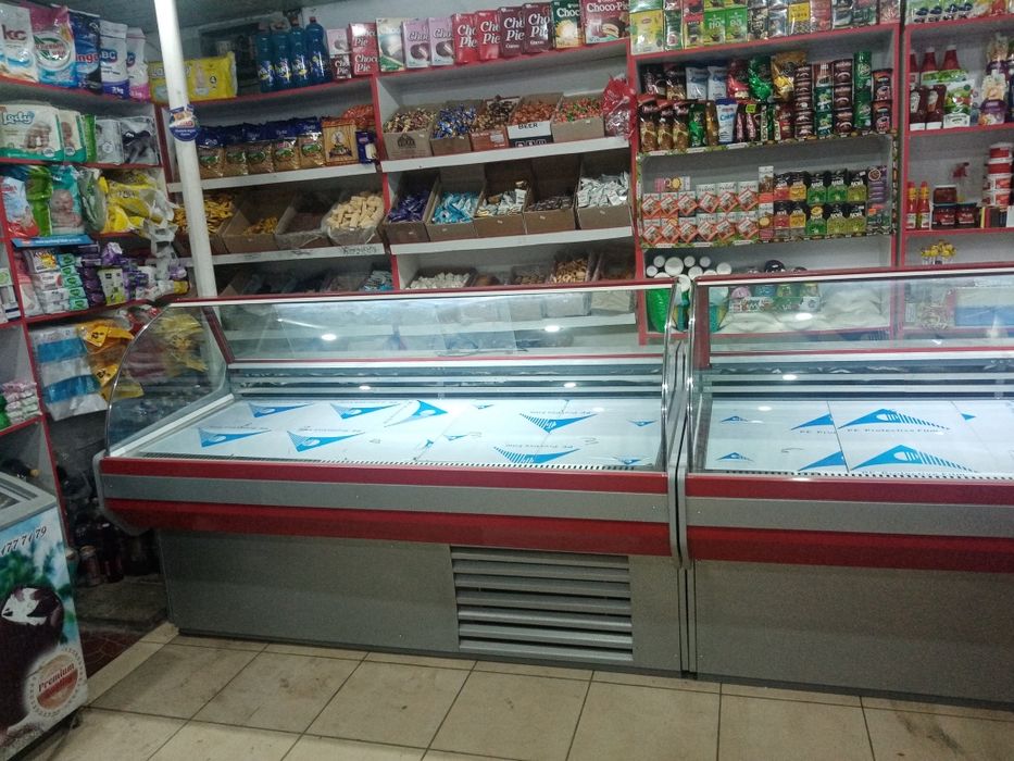 Vetrina haladilnik sotiladi