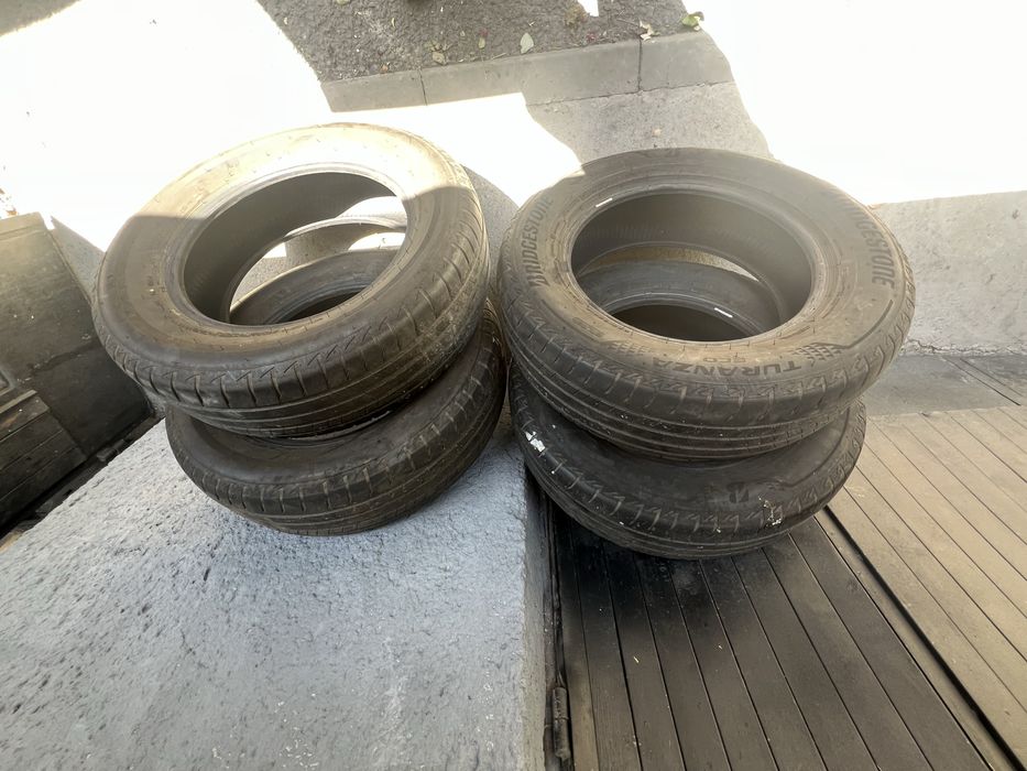 Vand 4cauciucuri de vara 225/65 R17 Bridgestone