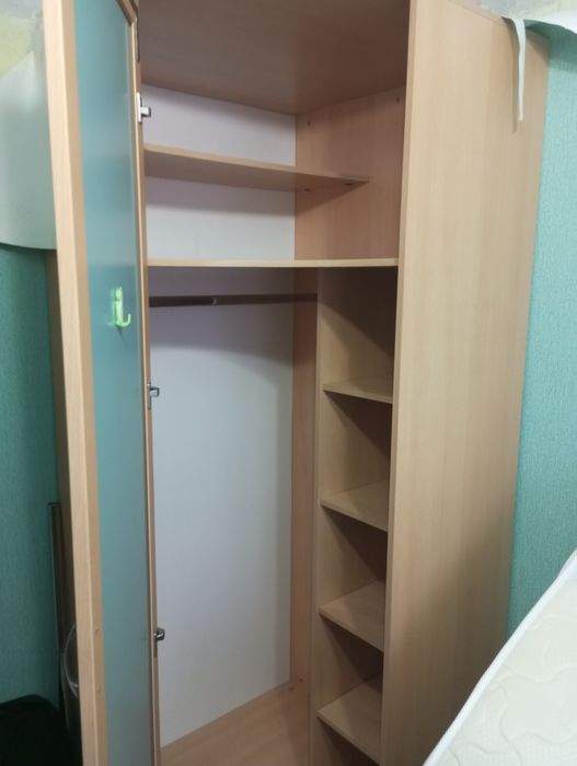 Продам угловой шкаф.