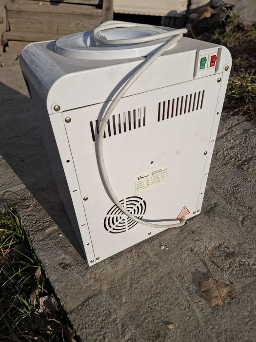 Куллер для воды. Находится в Талгаре.